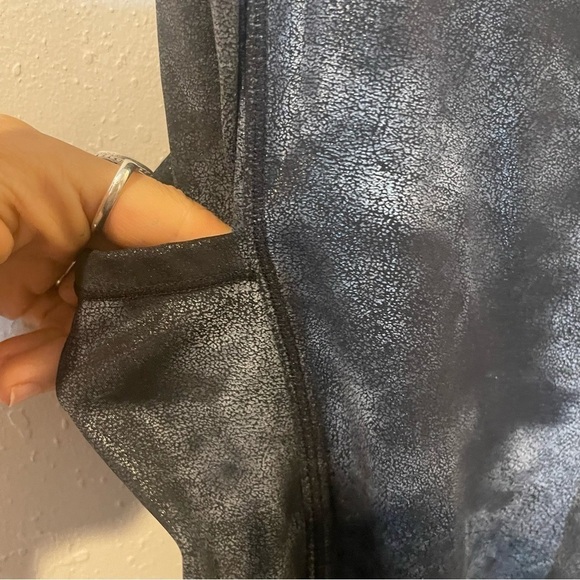 ZYIA 2 Piece Set Active Gray Stonewashed 7/8 Tight Leggings and Sports Bra - Picture 12 of 15